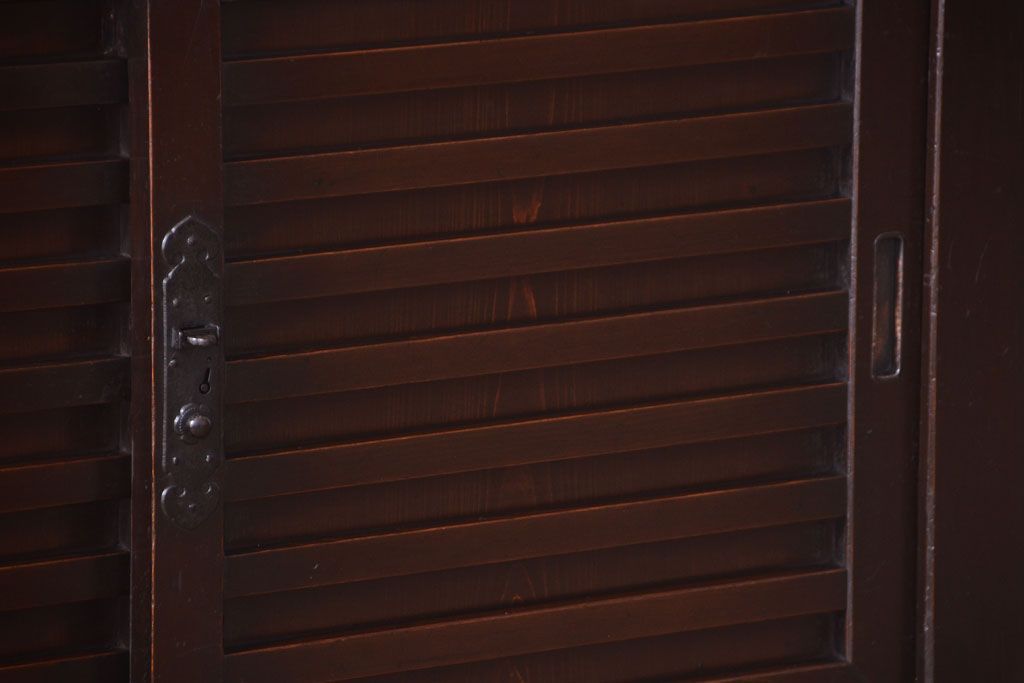 アンティーク家具　欅材と檜材!高級感あふれる和製アンティークの収納箪笥サイドボード(水屋箪笥)