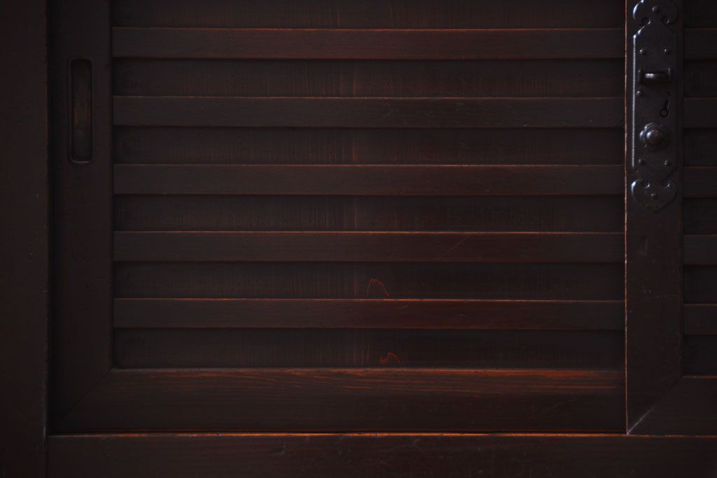 アンティーク家具　欅材と檜材!高級感あふれる和製アンティークの収納箪笥サイドボード(水屋箪笥)