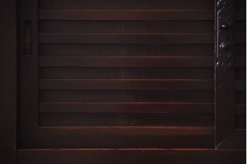 アンティーク家具　欅材と檜材!高級感あふれる和製アンティークの収納箪笥サイドボード(水屋箪笥)