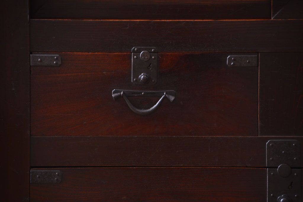 アンティーク家具　欅材と檜材!高級感あふれる和製アンティークの収納箪笥サイドボード(水屋箪笥)