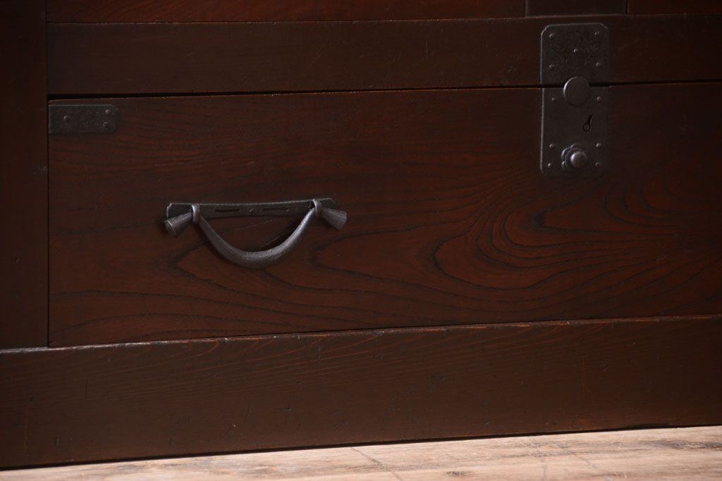 アンティーク家具　欅材と檜材!高級感あふれる和製アンティークの収納箪笥サイドボード(水屋箪笥)