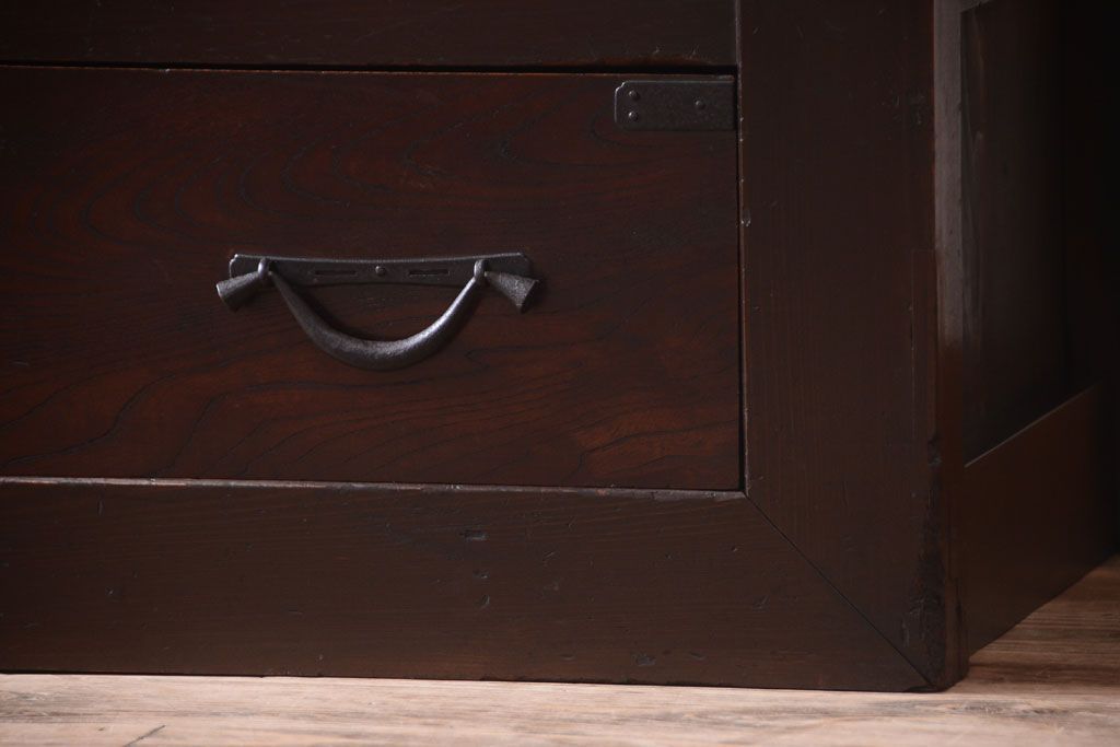 アンティーク家具　欅材と檜材!高級感あふれる和製アンティークの収納箪笥サイドボード(水屋箪笥)