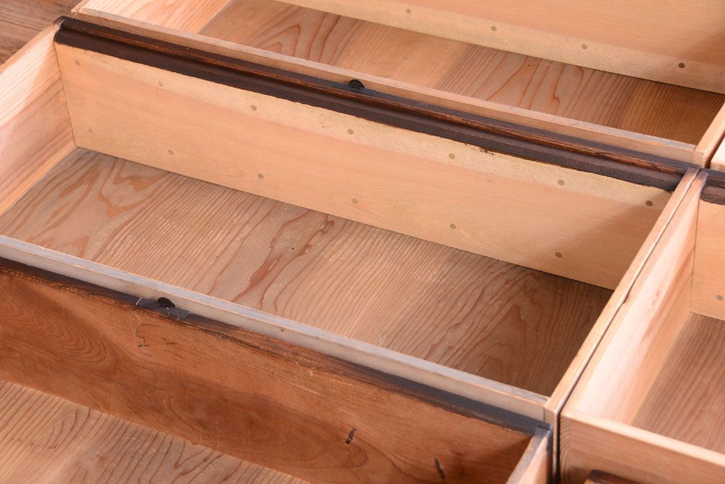 アンティーク家具　欅材と檜材!高級感あふれる和製アンティークの収納箪笥サイドボード(水屋箪笥)