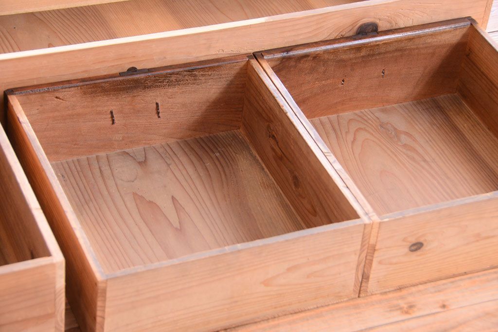 アンティーク家具　欅材と檜材!高級感あふれる和製アンティークの収納箪笥サイドボード(水屋箪笥)