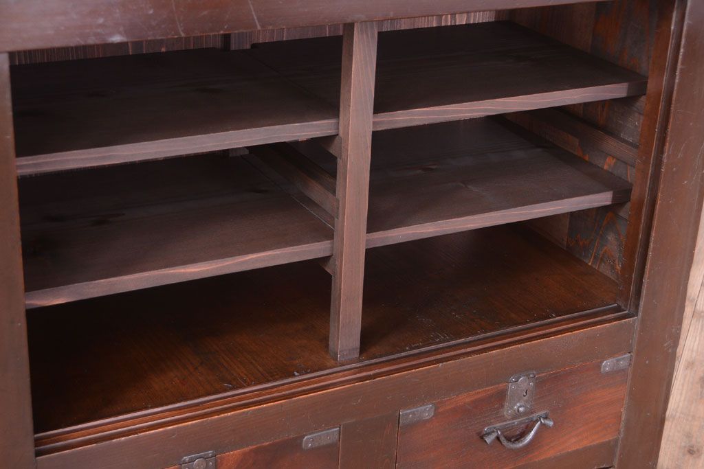 アンティーク家具　欅材と檜材!高級感あふれる和製アンティークの収納箪笥サイドボード(水屋箪笥)