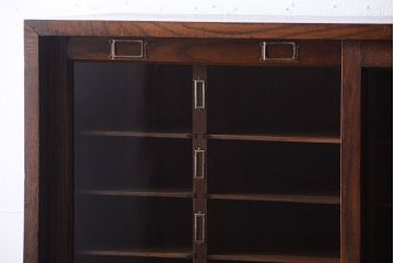 アンティーク家具　三方栗材!ネームプレート付きマス目収納戸棚(1)