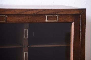 アンティーク家具　三方栗材!ネームプレート付きマス目収納戸棚(1)
