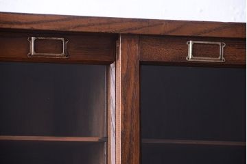 アンティーク家具　三方栗材!ネームプレート付きマス目収納戸棚(1)