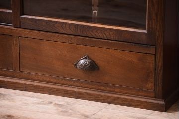 アンティーク家具　三方栗材!ネームプレート付きマス目収納戸棚(1)