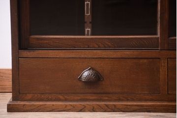 アンティーク家具　三方栗材!ネームプレート付きマス目収納戸棚(1)