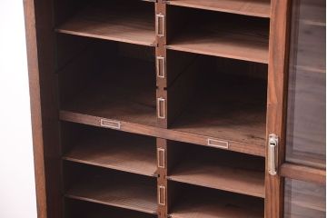 アンティーク家具　三方栗材!ネームプレート付きマス目収納戸棚(1)