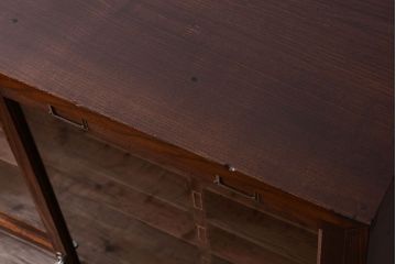 アンティーク家具　三方栗材!ネームプレート付きマス目収納戸棚(1)