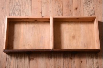 アンティーク家具　三方栗材!ネームプレート付きマス目収納戸棚(2)
