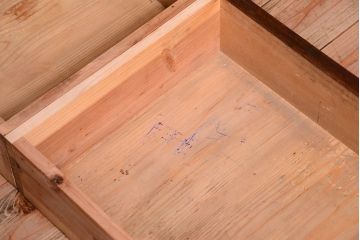 アンティーク家具　三方栗材!ネームプレート付きマス目収納戸棚(2)