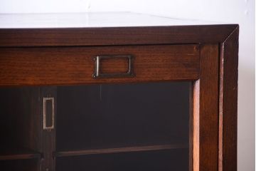 アンティーク家具　三方栗材!ネームプレート付きマス目収納戸棚(2)