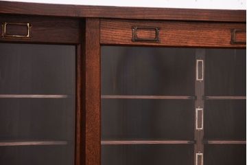 アンティーク家具　三方栗材!ネームプレート付きマス目収納戸棚(2)