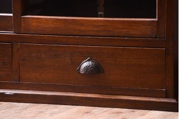 アンティーク家具　三方栗材!ネームプレート付きマス目収納戸棚(2)
