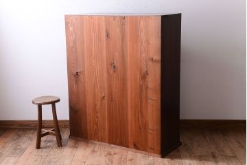 アンティーク家具　三方栗材!ネームプレート付きマス目収納戸棚(2)
