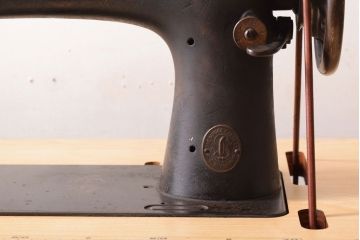 アンティーク雑貨　イギリスアンティーク　ジャンク品　人気の工業用シンガーミシン