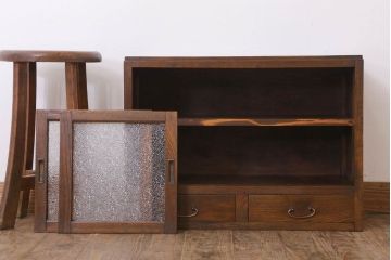 アンティーク家具　ダイヤガラス!シンプルで小振りな和製アンティーク収納棚(戸棚)
