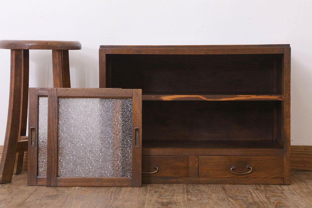 アンティーク家具　ダイヤガラス!シンプルで小振りな和製アンティーク収納棚(戸棚)