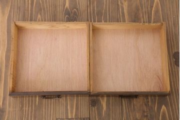 アンティーク家具　ダイヤガラス!シンプルで小振りな和製アンティーク収納棚(戸棚)