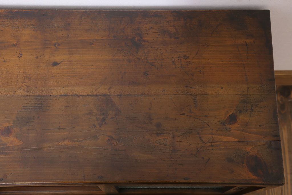 アンティーク家具　ダイヤガラス!シンプルで小振りな和製アンティーク収納棚(戸棚)