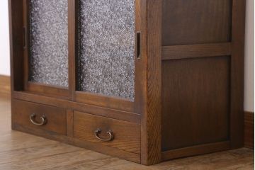 アンティーク家具　ダイヤガラス!シンプルで小振りな和製アンティーク収納棚(戸棚)