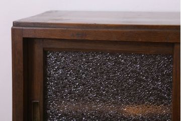 アンティーク家具　ダイヤガラス!シンプルで小振りな和製アンティーク収納棚(戸棚)