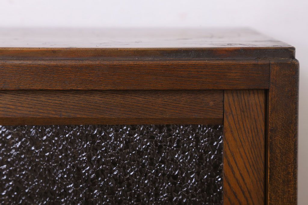 アンティーク家具　ダイヤガラス!シンプルで小振りな和製アンティーク収納棚(戸棚)