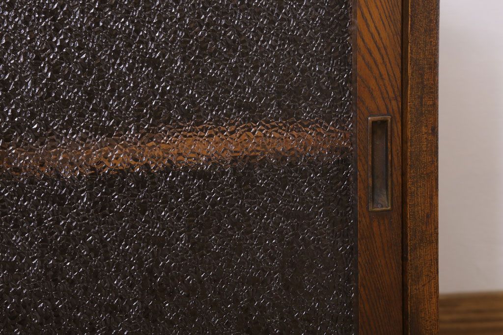 アンティーク家具　ダイヤガラス!シンプルで小振りな和製アンティーク収納棚(戸棚)