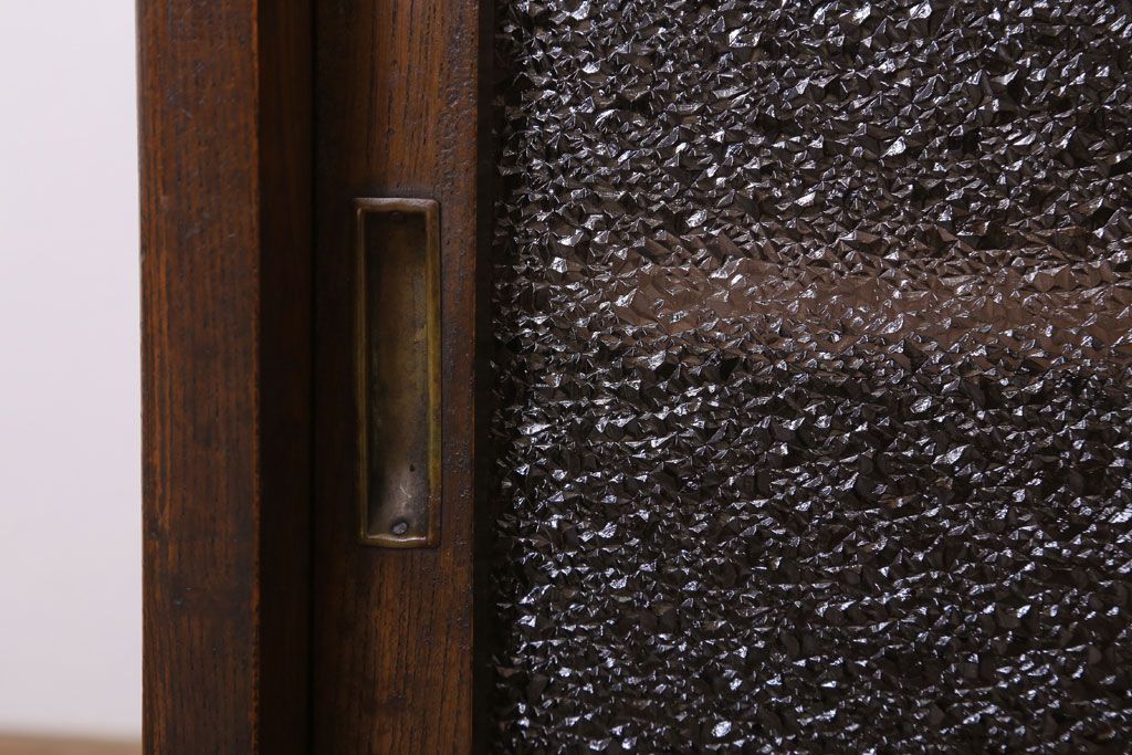 アンティーク家具　ダイヤガラス!シンプルで小振りな和製アンティーク収納棚(戸棚)