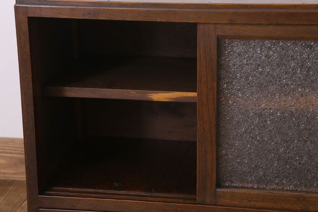 アンティーク家具　ダイヤガラス!シンプルで小振りな和製アンティーク収納棚(戸棚)