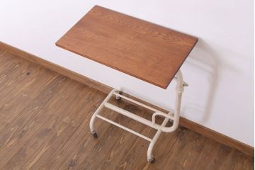 アンティーク雑貨　栗材天板リメイク品　人気のキャスター付きサイドテーブル(作業台)(1)