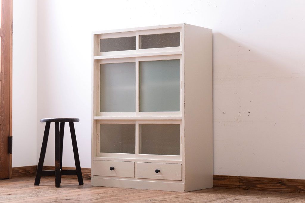 アンティーク家具　アンティークペイント　引き出し付き!気泡・すりガラス入りのおしゃれな戸棚(収納棚)(2)