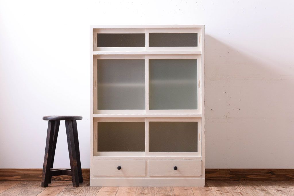 アンティーク家具　アンティークペイント　引き出し付き!気泡・すりガラス入りのおしゃれな戸棚(収納棚)(2)