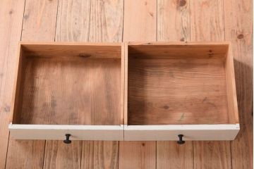 アンティーク家具　アンティークペイント　引き出し付き!気泡・すりガラス入りのおしゃれな戸棚(収納棚)(2)