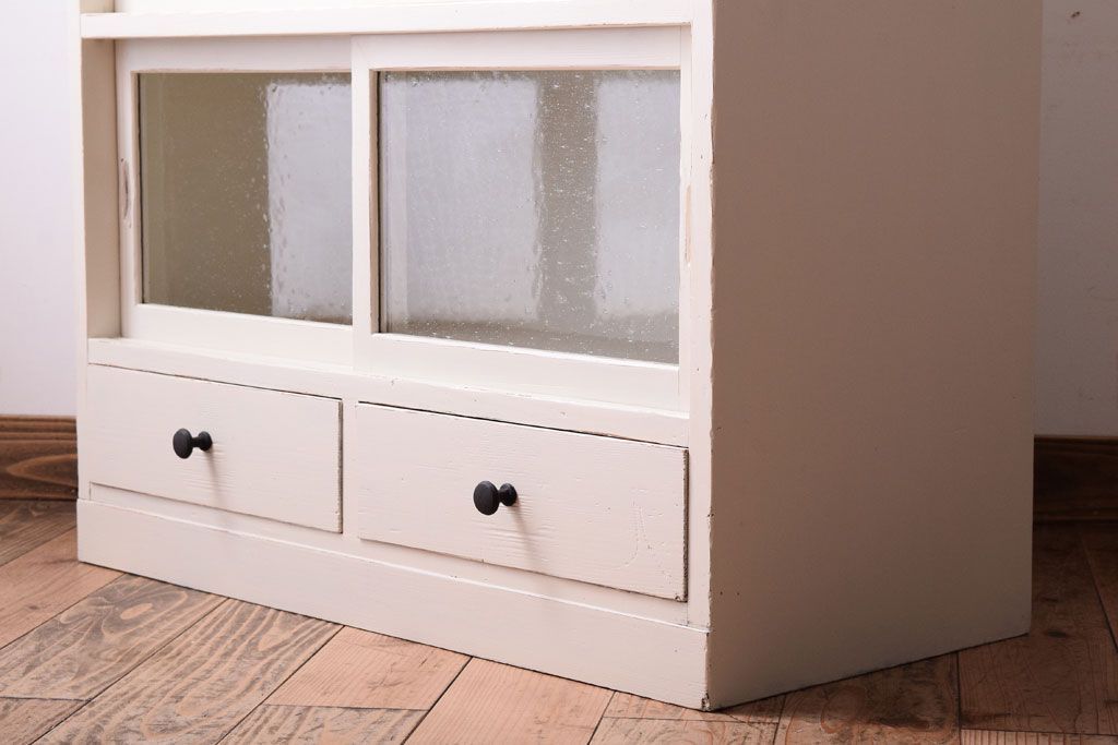 アンティーク家具　アンティークペイント　引き出し付き!気泡・すりガラス入りのおしゃれな戸棚(収納棚)(2)