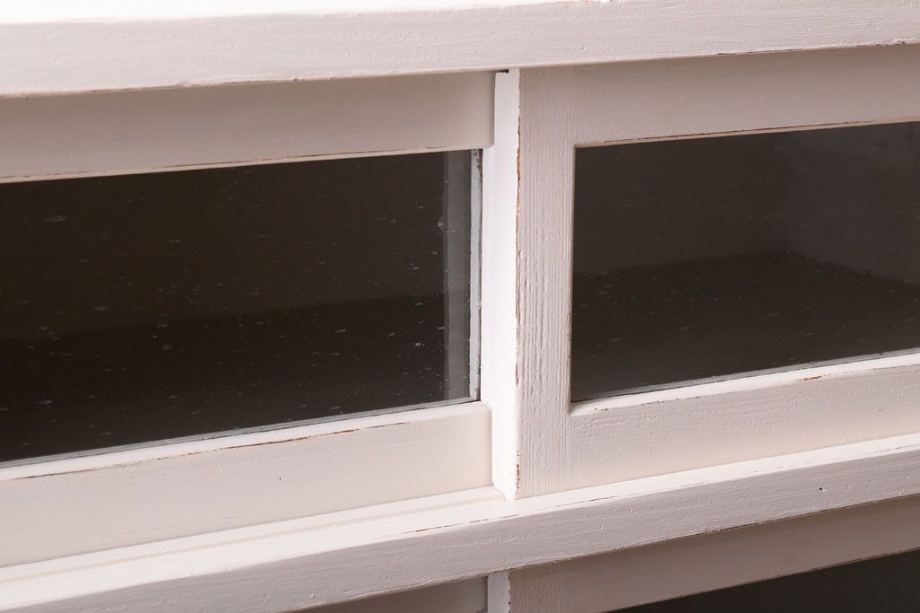 アンティーク家具　アンティークペイント　引き出し付き!気泡・すりガラス入りのおしゃれな戸棚(収納棚)(2)