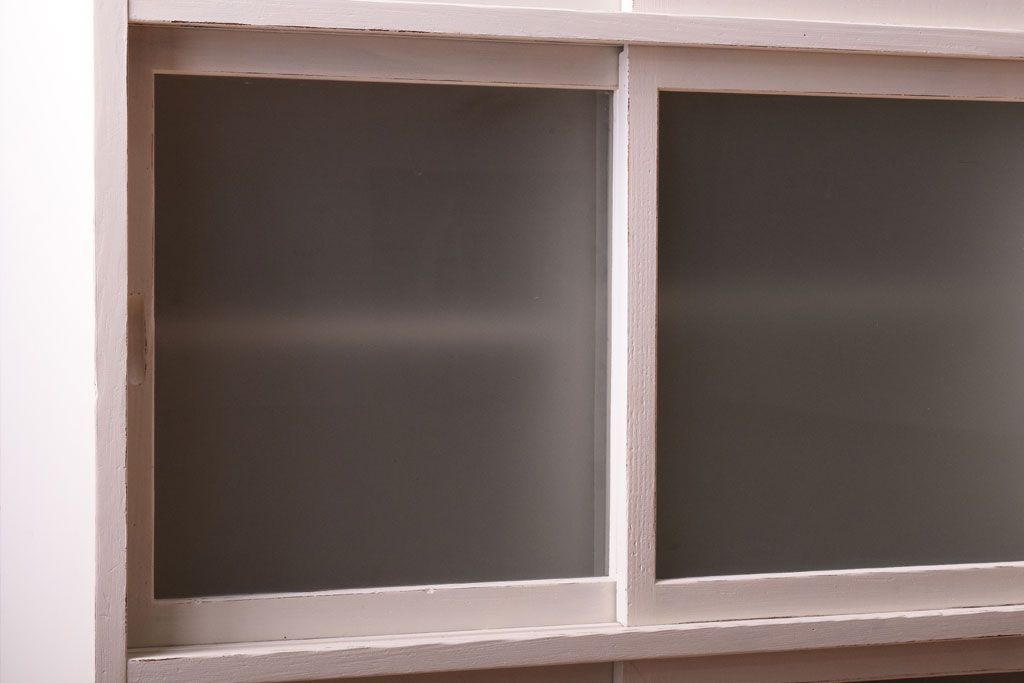 アンティーク家具　アンティークペイント　引き出し付き!気泡・すりガラス入りのおしゃれな戸棚(収納棚)(2)