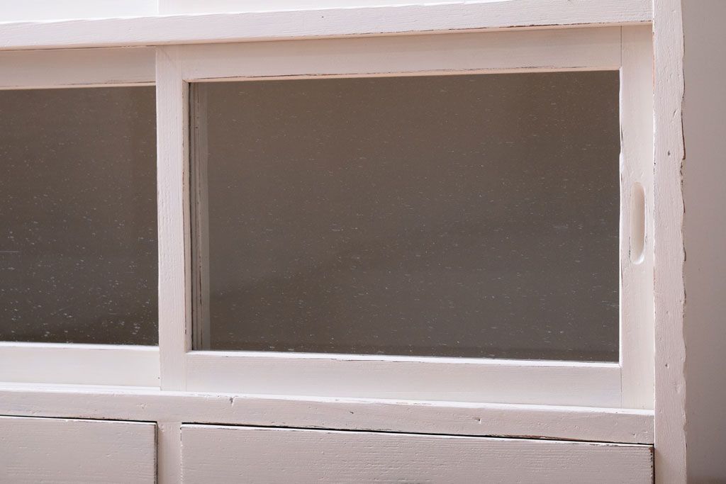 アンティーク家具　アンティークペイント　引き出し付き!気泡・すりガラス入りのおしゃれな戸棚(収納棚)(2)