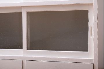 アンティーク家具　アンティークペイント　引き出し付き!気泡・すりガラス入りのおしゃれな戸棚(収納棚)(2)