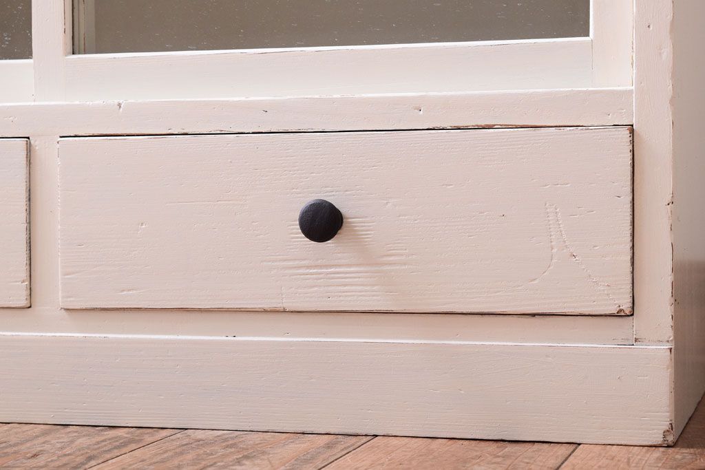 アンティーク家具　アンティークペイント　引き出し付き!気泡・すりガラス入りのおしゃれな戸棚(収納棚)(2)