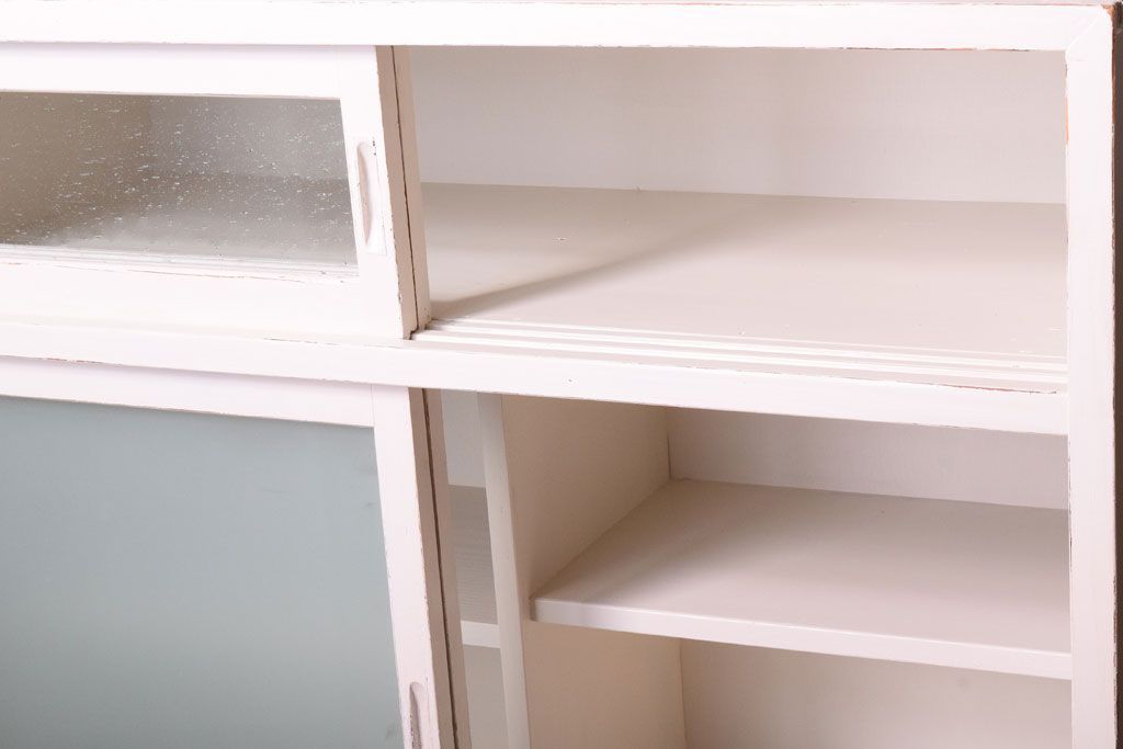 アンティーク家具　アンティークペイント　引き出し付き!気泡・すりガラス入りのおしゃれな戸棚(収納棚)(2)