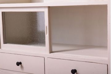 アンティーク家具　アンティークペイント　引き出し付き!気泡・すりガラス入りのおしゃれな戸棚(収納棚)(2)