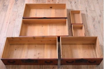 アンティーク家具　明治大正期　前面欅材の小ぶりな重ね仙台箪笥(衣装箪笥)