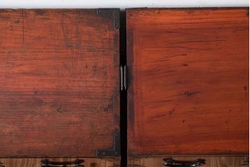アンティーク家具　明治大正期　前面欅材の小ぶりな重ね仙台箪笥(衣装箪笥)