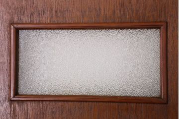 ダイヤガラス入り!シンプルな木製アンティークドア