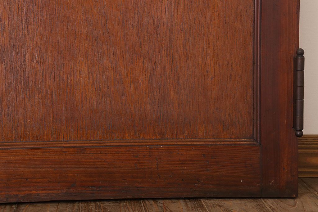 ダイヤガラス入り!シンプルな木製アンティークドア