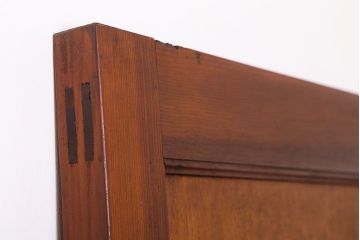 ダイヤガラス入り!シンプルな木製アンティークドア